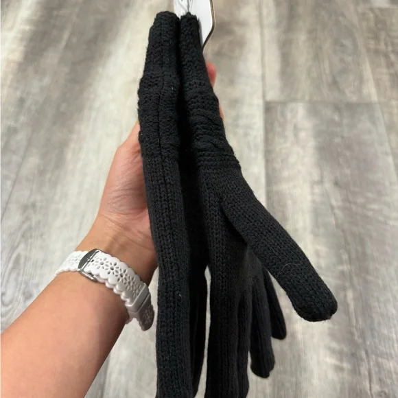 Isotoner Black Knit Gloves‎ - Picture 4 of 7